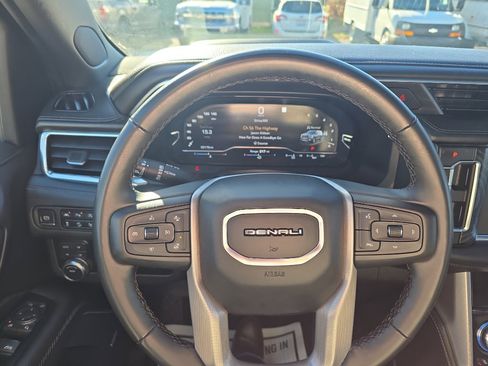 Used 2023 GMC Yukon XL Denali image 8