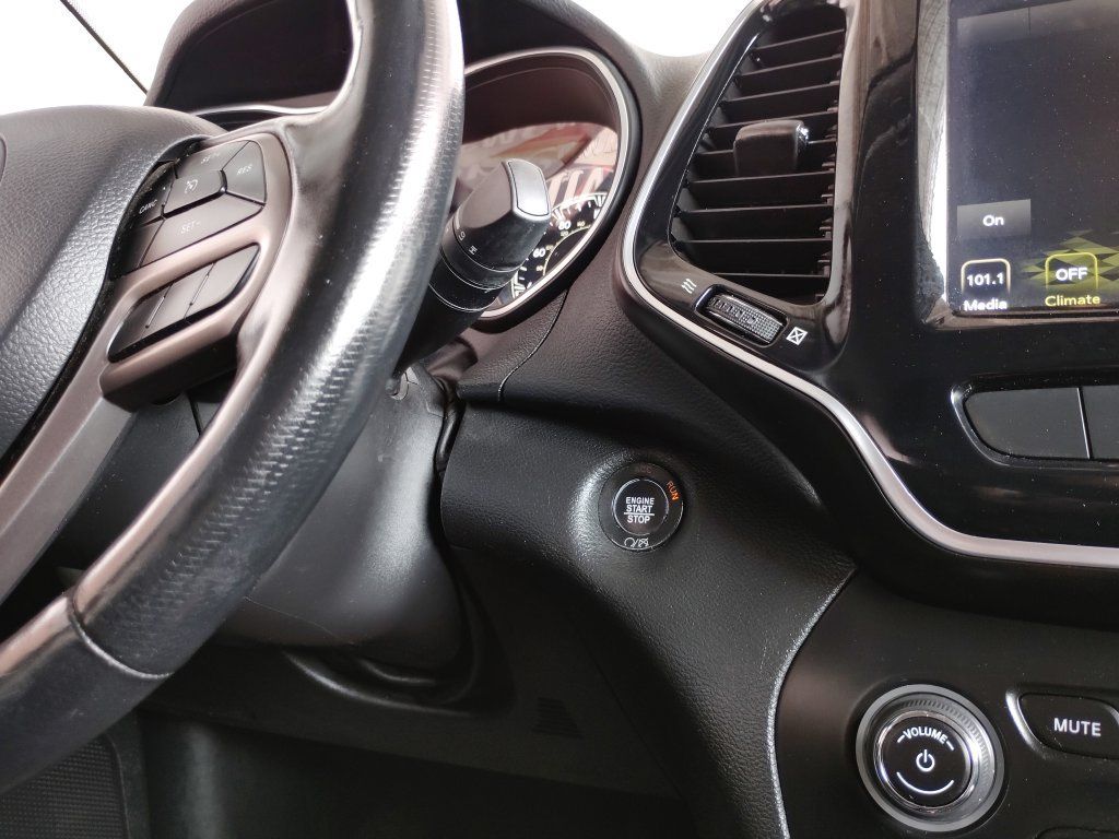 Used 2020 Jeep Cherokee Limited AWD/4WD image 29