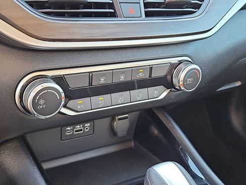 Used 2024 Nissan Altima 2.5 SV FWD image 28