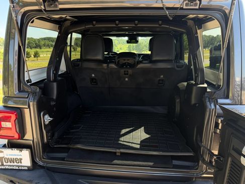 Used 2021 Jeep Wrangler Unlimited Rubicon AWD/4WD image 10