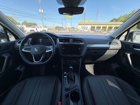 Used 2022 Volkswagen Tiguan SE AWD/4WD image 34