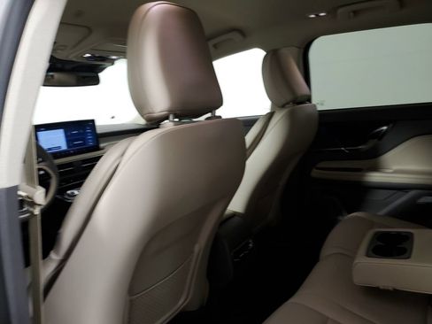 Certified 2024 Lincoln Corsair AWD image 10