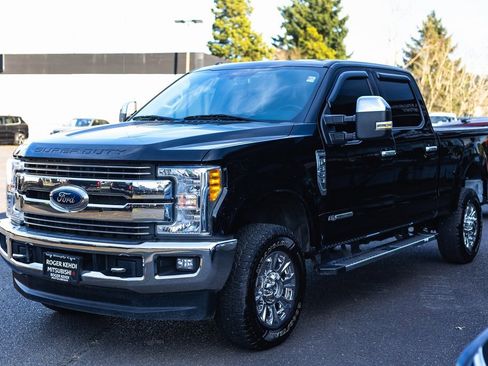 Used 2017 Ford F350 Lariat w/ Chrome Package image 4