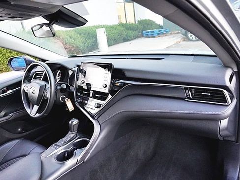 Used 2024 Toyota Camry SE image 10