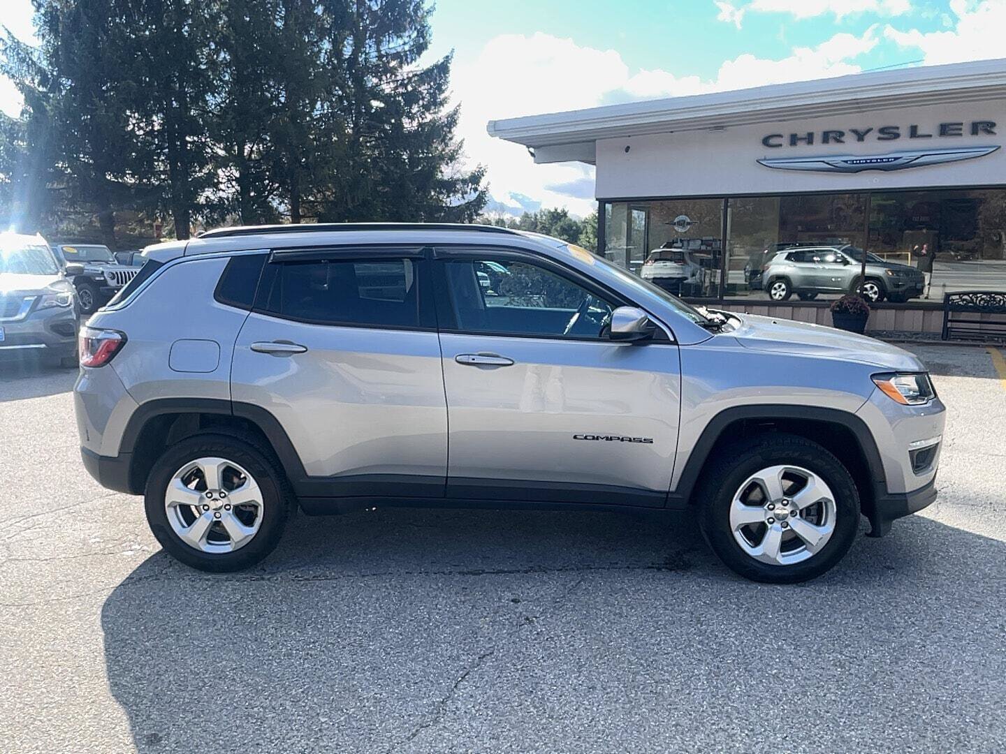 Certified 2019 Jeep Compass Latitude w/ Popular Equipment Group AWD/4WD image 4