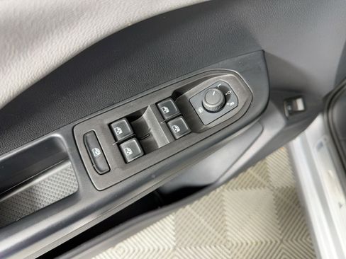 Used 2024 Volkswagen Taos SE image 18