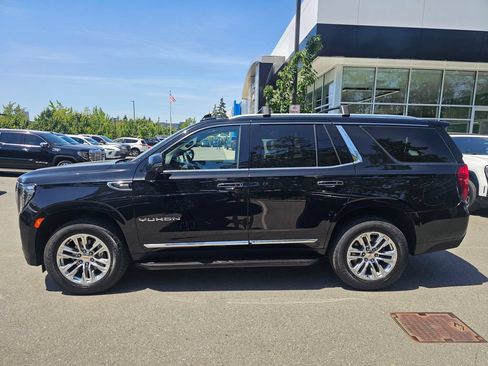 Used 2023 GMC Yukon SLT w/ SLT Premium Package AWD/4WD image 2