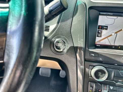 Used 2016 Ford Explorer XLT w/ Equipment Group 202A image 17