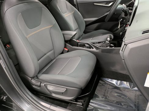 Certified 2024 Kia Niro LX image 28