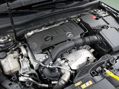 Used 2023 Mercedes-Benz GLB 250 image 10