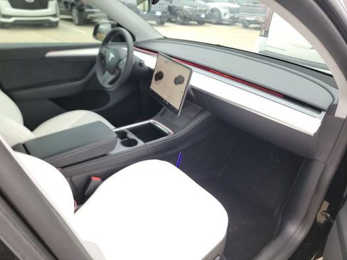 Used 2023 Tesla Model Y Long Range AWD/4WD image 6