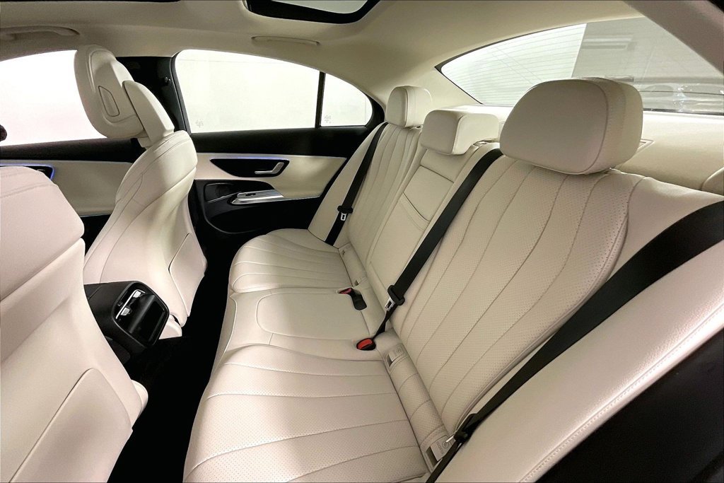 Used 2026 Mercedes-Benz E 350 4MATIC Sedan image 18