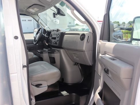 Used 2024 Ford E-450 and Econoline 450 Super Duty w/ Driver's Safety Package RWD image 12