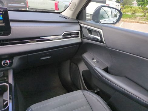 Used 2025 Mitsubishi Outlander SE FWD image 17