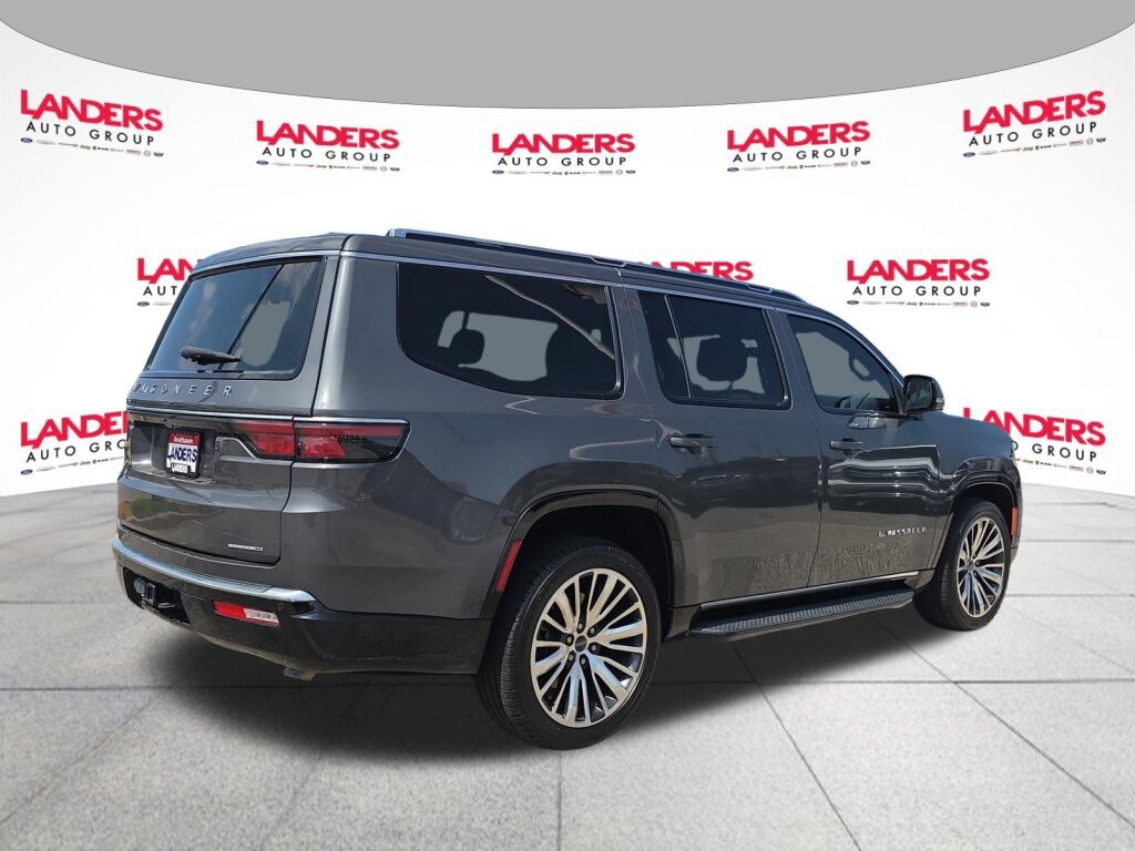 Used 2022 Jeep Wagoneer Series II RWD image 3