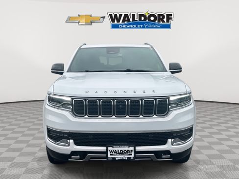 Used 2023 Jeep Wagoneer L Series III w/ Premium Group I image 2