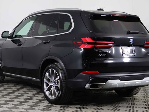 Used 2025 BMW X5 xDrive50e w/ Premium Package AWD/4WD image 3