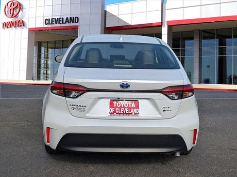 Used 2025 Toyota Corolla XLE image 6