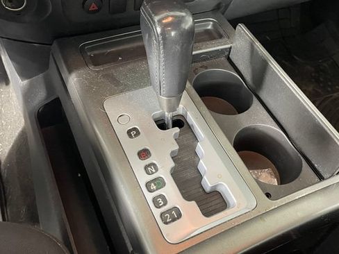 Used 2008 Nissan Titan SE AWD/4WD image 9