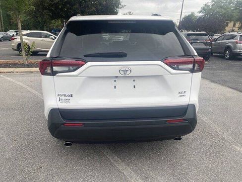 Used 2022 Toyota RAV4 XLE AWD/4WD image 3