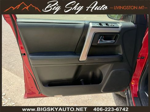 Used 2020 Toyota 4Runner SR5 Premium w/ Moonroof Package AWD/4WD image 11