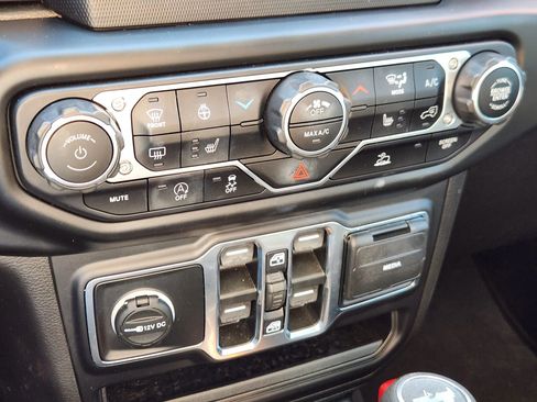 Used 2022 Jeep Wrangler Unlimited Sport image 35