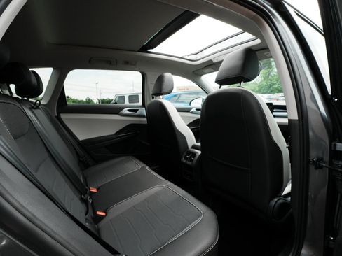 Used 2025 Volkswagen Taos SE w/ Panoramic Sunroof Package AWD/4WD image 38