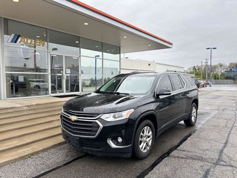 Used 2020 Chevrolet Traverse LT w/ Driver Confidence II Package AWD/4WD image 1