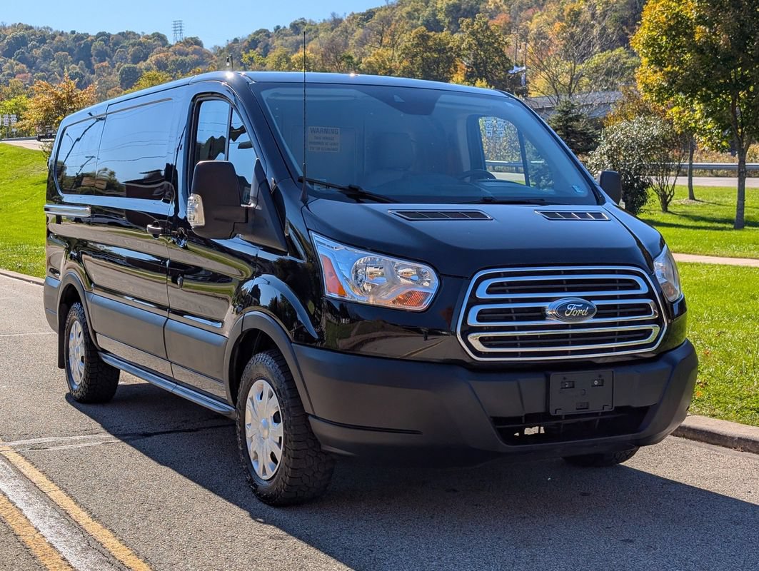 Used 2019 Ford Transit 150 130 Low Roof w/ Exterior Upgrade Package RWD image 3
