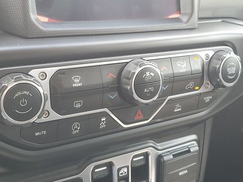Used 2023 Jeep Gladiator Overland AWD/4WD image 29
