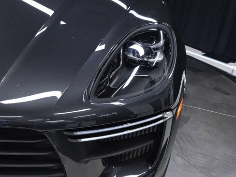Used 2021 Porsche Macan Turbo AWD/4WD image 54