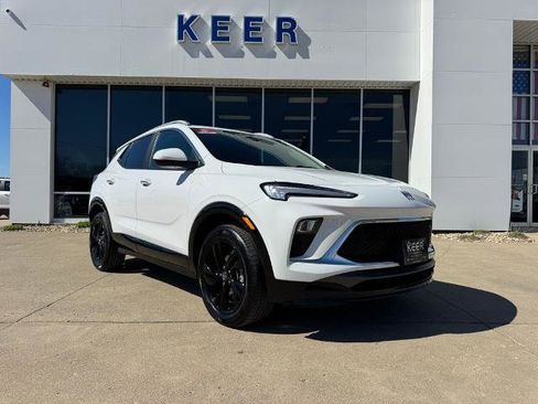 Used 2024 Buick Encore GX Sport Touring image 1