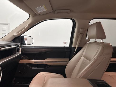 Used 2023 Ford Expedition Max XLT image 33