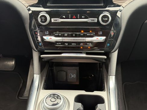 Used 2021 Ford Explorer Limited w/ Equipment Group 301A AWD/4WD image 19