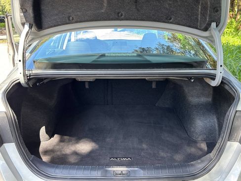 Used 2025 Nissan Altima 2.5 SV FWD image 26