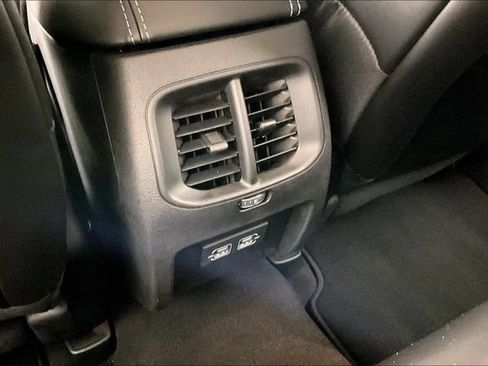 Used 2021 Jeep Cherokee Latitude Plus FWD image 9