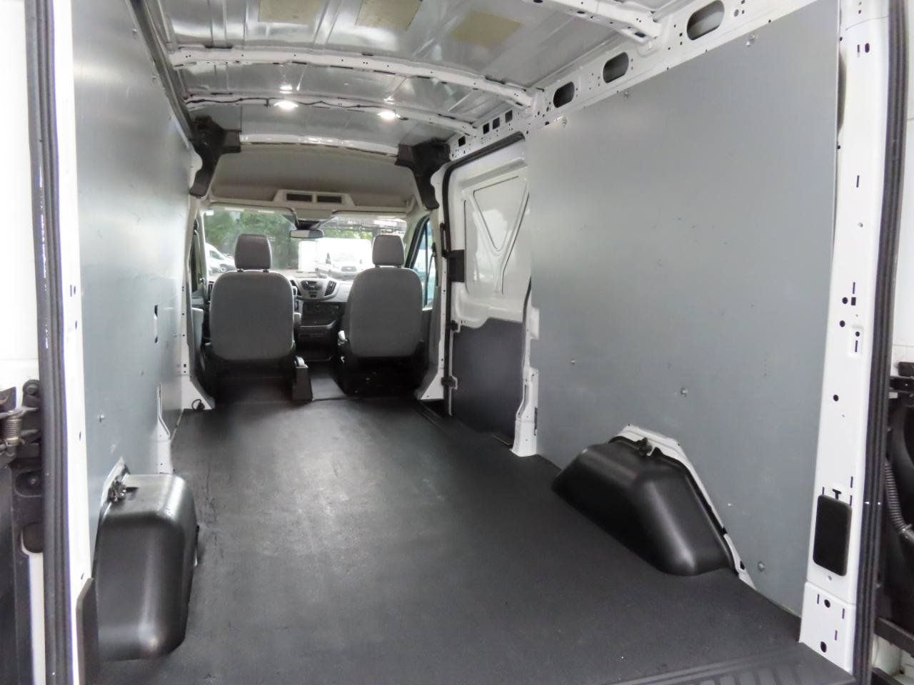 Used 2019 Ford Transit 250 148 Medium Roof RWD image 10