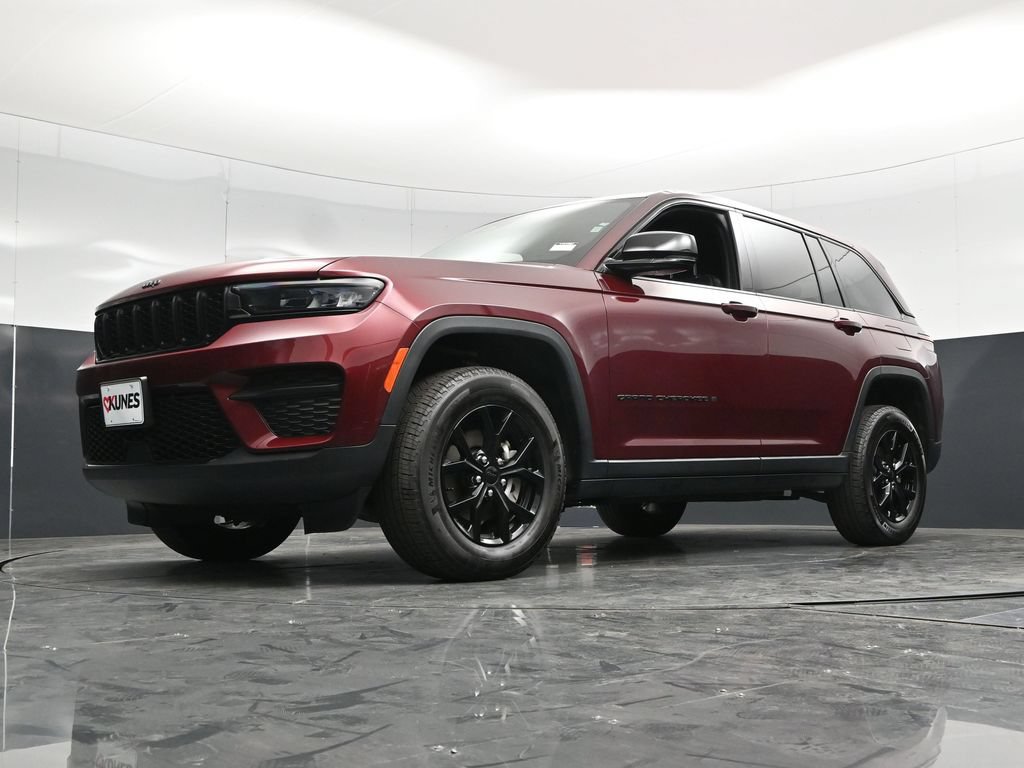 Used 2025 Jeep Grand Cherokee Altitude AWD/4WD image 55