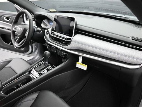 New 2026 Jeep Compass Latitude image 25