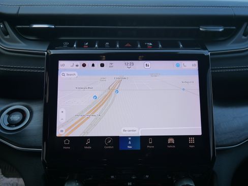 Used 2022 Jeep Grand Cherokee Overland w/ Luxury Tech Group IV image 25