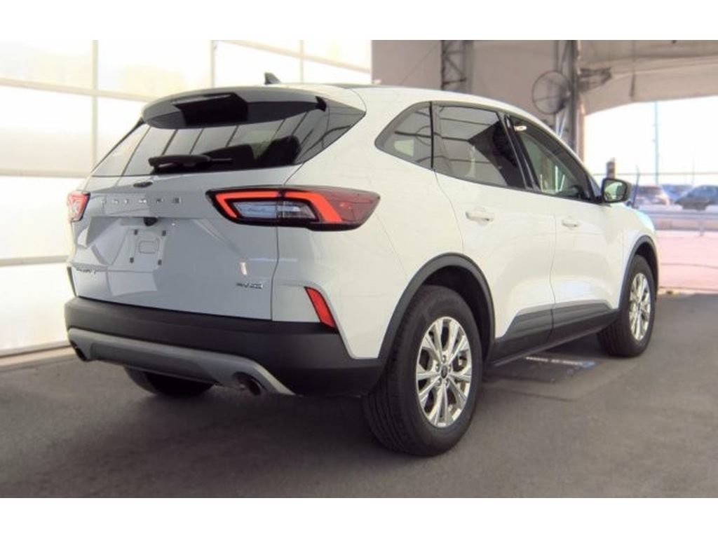 Used 2025 Ford Escape Active AWD/4WD image 3