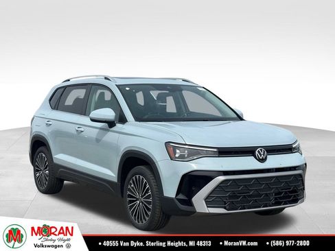 Used 2026 Volkswagen Taos SE FWD image 5