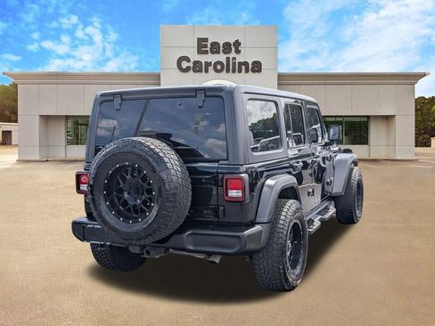 Used 2018 Jeep Wrangler Unlimited Sport S AWD/4WD image 3