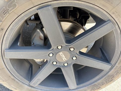 Used 2022 Chevrolet Silverado 1500 Custom w/ Safety Confidence Package AWD/4WD image 2