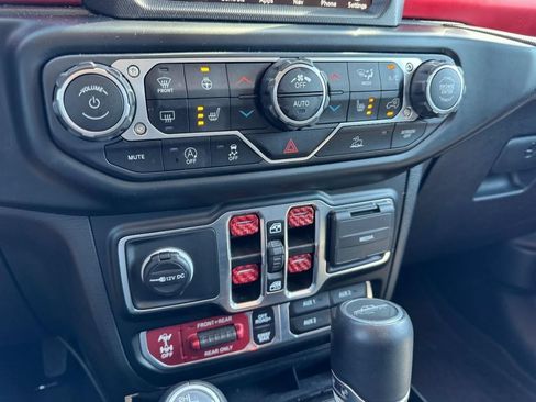 Used 2023 Jeep Gladiator Rubicon w/ LED Lighting Group AWD/4WD image 18