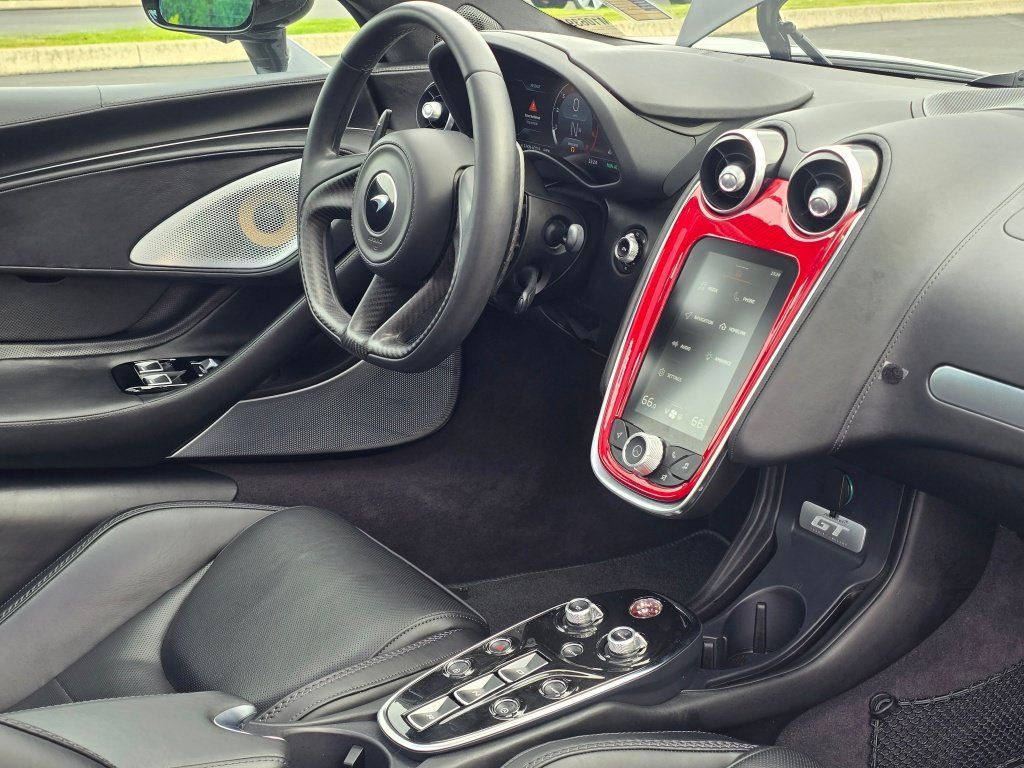 Used 2022 McLaren GT RWD image 19
