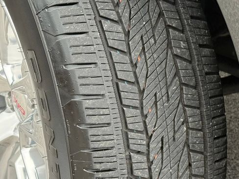 Used 2025 GMC Yukon Denali w/ Sun & Power Step Package AWD/4WD image 12