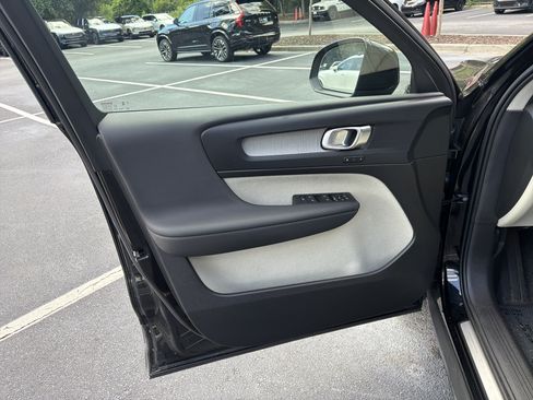 Certified 2025 Volvo XC40 B5 Plus AWD/4WD image 14