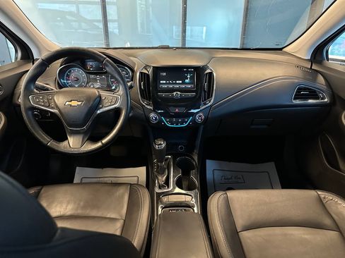 Used 2017 Chevrolet Cruze Premier w/ Enhanced Convenience Package FWD image 9