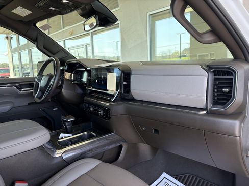 Used 2023 Chevrolet Silverado 1500 LTZ AWD/4WD image 14